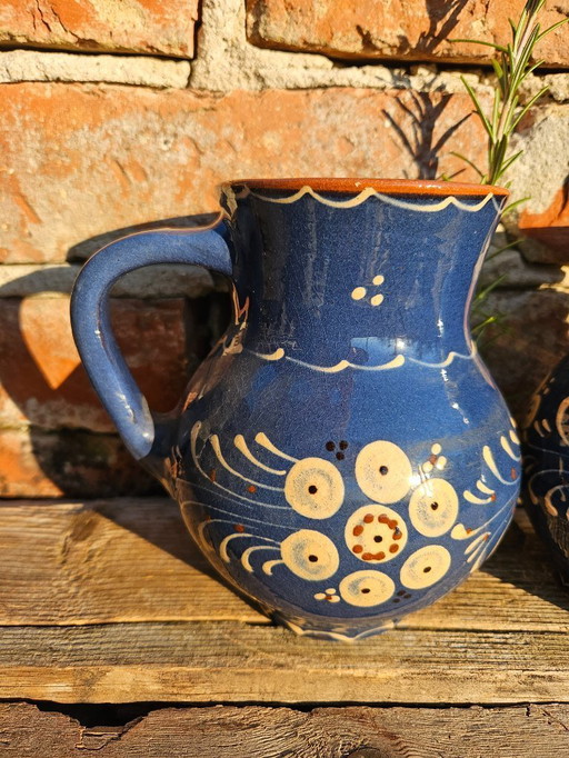 Juego de 2 increíbles jarras de cerámica vintage de mediados de siglo pintadas a mano de Austria.