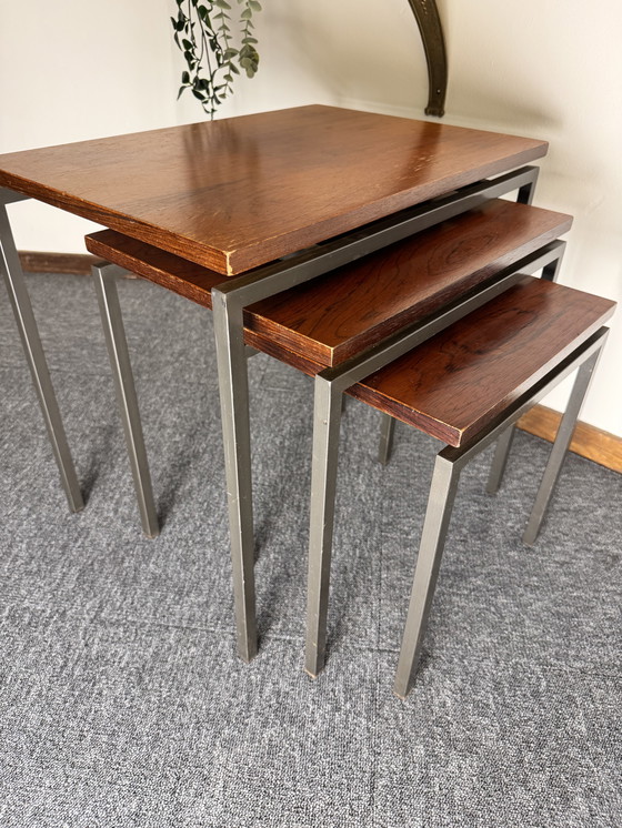 Image 1 of Set van 3 vintage bijzettafels – metaal & hout – mid-century stijl