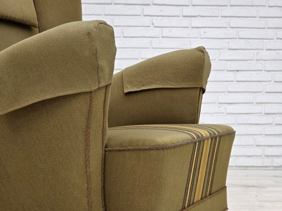 Image 1 of Sillón danés de respaldo alto de la década de 1960, tapizado original en lana verde.