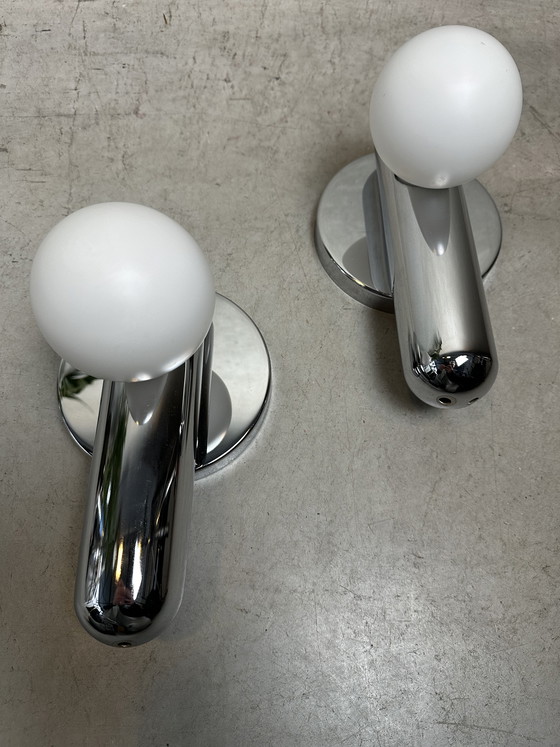 Image 1 of 2 appliques murales au design vintage - chromées et opalines