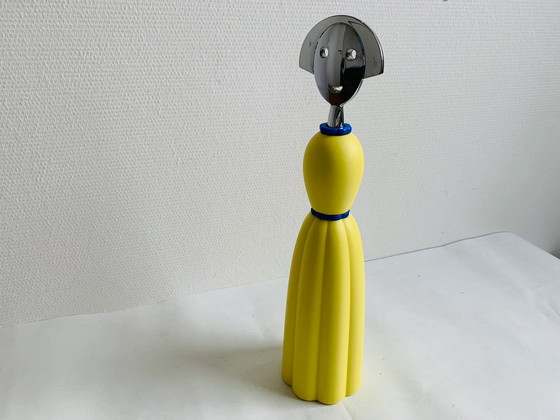 Image 1 of Moulin à Poivre Alessi "Anna G" - Jaune - Design d'Alessandro Mendini - Icône du Design Italien (Années 1990)