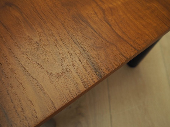 Dänischer Couchtisch mit furnierter Platte auf Metallbeinen, 1960er Jahre – Couchtische, Wood (photo 8 of 8)