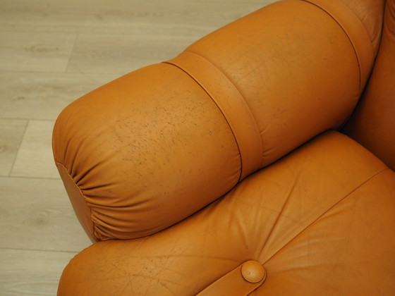 Image 1 of Ensemble de fauteuils orange, design de l'âge de l'espace, années 1960, production : Italie