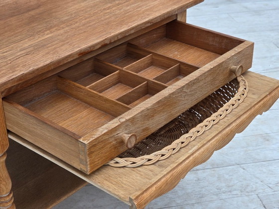 Anni '70, Tavolino scandinavo con cassetti, legno massello di rovere, rattan. – Tavolini (photo 15 of 21)