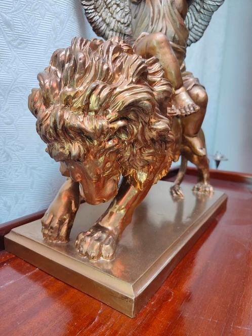 Image 1 of Sculpture Putti sur Lion d'or. Très belle