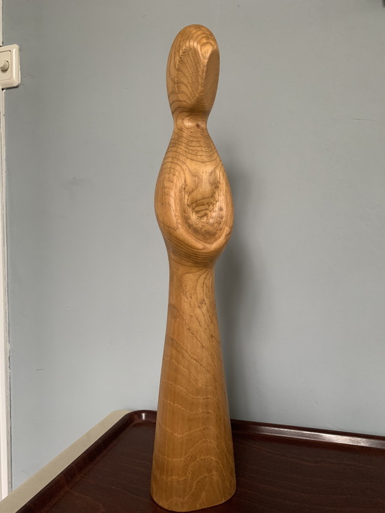 Image 1 of Grande sculpture vintage en bois de chêne, représentant une femme de 51 cm de long, de style scandinave.