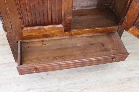 Image 1 of Antico armadio in legno di pioppo massiccio, Italia XIX secolo