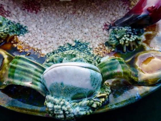 Image 1 of Assiette de collection vintage en faïence de style Palissy, ornée d'un crabe.
