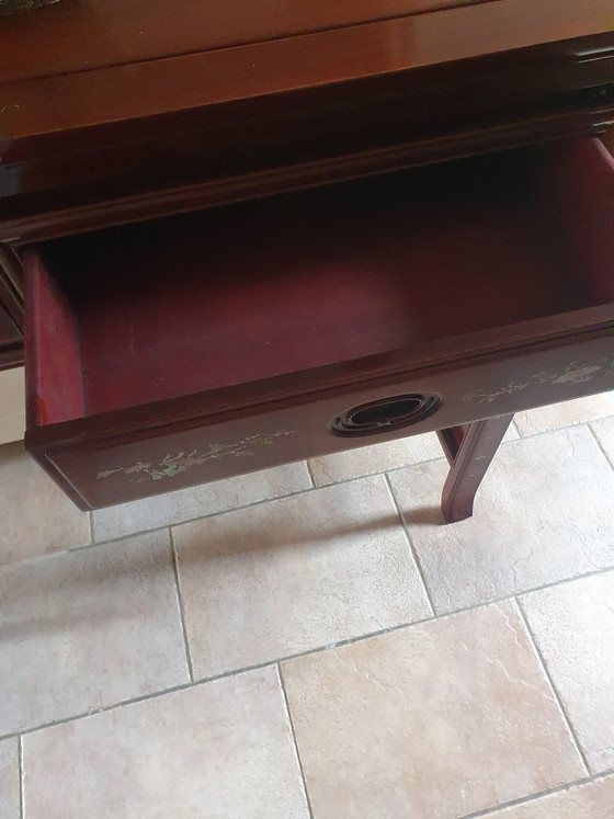 Image 1 of Exclusieve Thaise Altaartafel (142cm) – Handgemaakt met Veelkleurig Parelmoer
