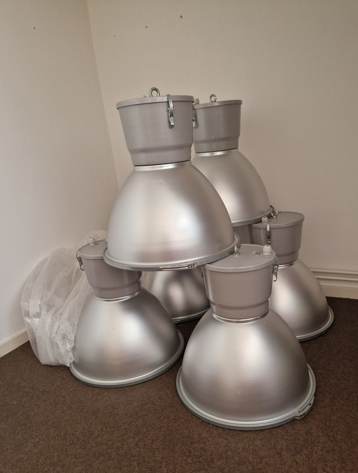 6 grandes suspensions industrielles argentées