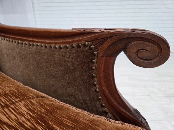 Image 1 of Jaren 1930-1935, Deense fauteuil, meubelvelours, meubelgaas, gesneden essenhout.