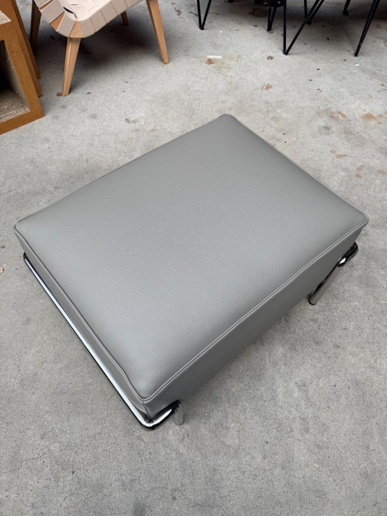 Image 1 of Repose-pieds Cassina LC2