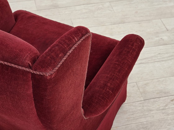 Image 1 of Chaise danoise à dossier haut des années 1970, velours rouge cerise, pieds en frêne