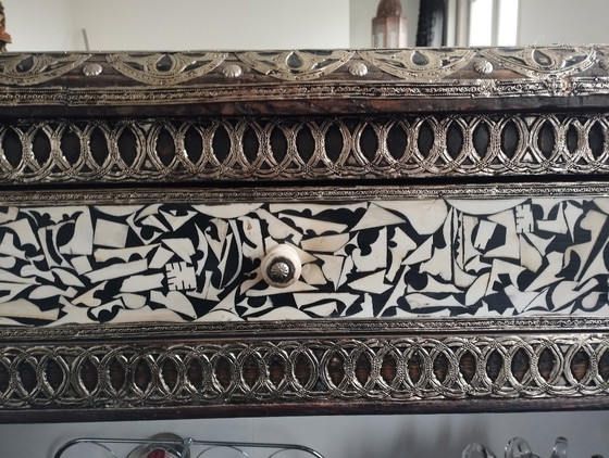 Image 1 of Mesa auxiliar marroquí