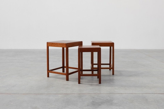 Image 1 of Juego de 3 mesas apilables de madera de roble en estilo Art Decó, Francia ca. 1925