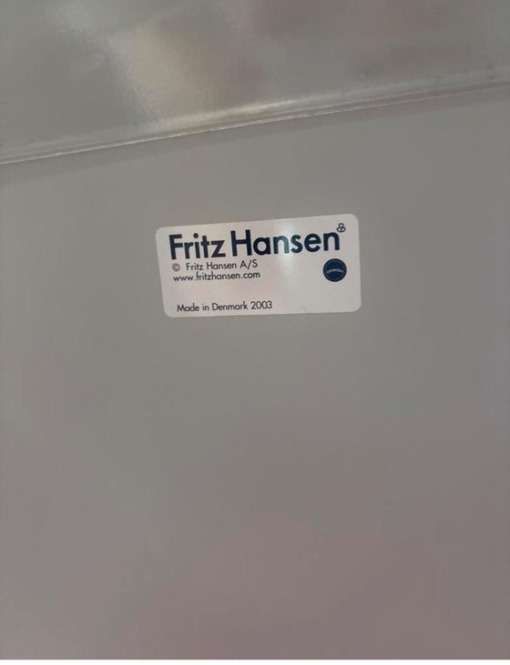 Image 1 of Mesa de diseño circular Fritz Hansen