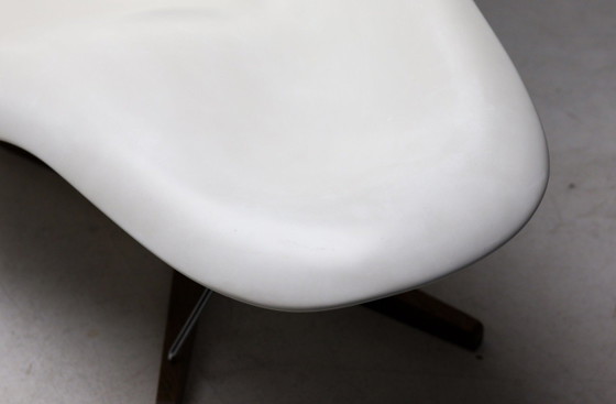 Vitra Eames La Chaise – Weiße Patina – Sessel, Wood (photo 8 of 15)