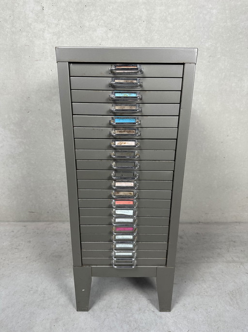 Robusto mobiletto industriale con cassetti