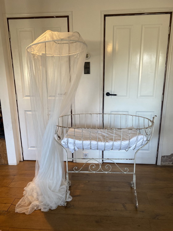 Image 1 of Antiek wiegje metaal