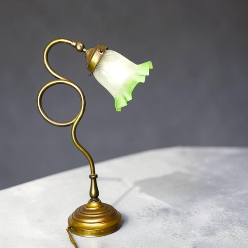 Art Nouveau Inspired Curved Brass Green Tulip Glass Table Lamp – tafellampen (photo 2 of 14)