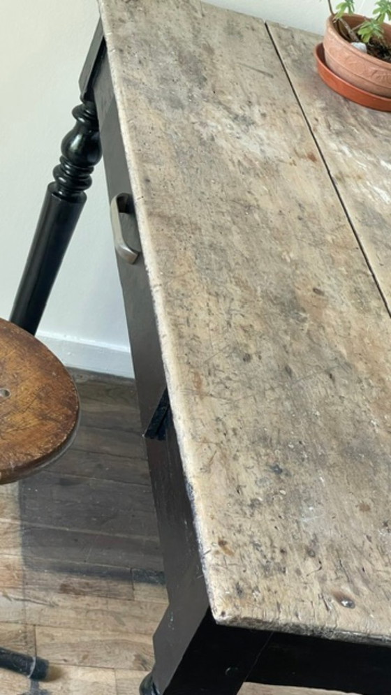 Antiker Schreibtisch im Louis Philippe Stil – Wood (photo 16 of 43)