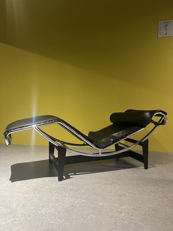 Image 1 of Cassina Le Corbusier LC4 Chaiselongue aus schwarzem Leder