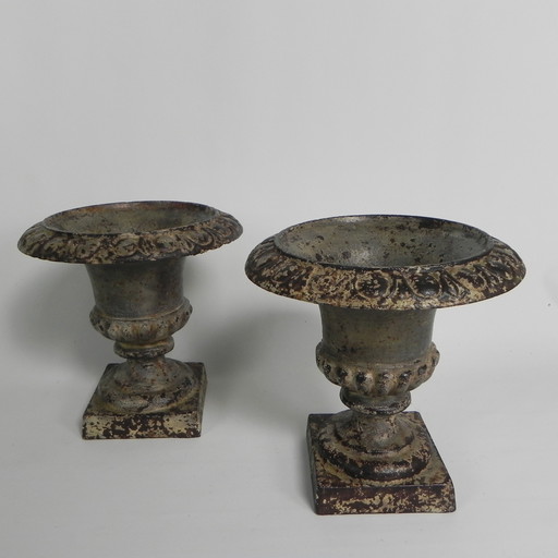 Set of 2 cast iron Medicis garden vases