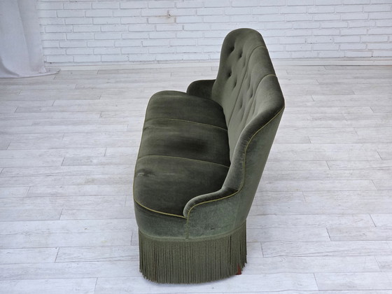 Image 1 of Anni '70, divano danese a 3 posti, velluto per mobili, gambe in legno di faggio, condizioni originali.