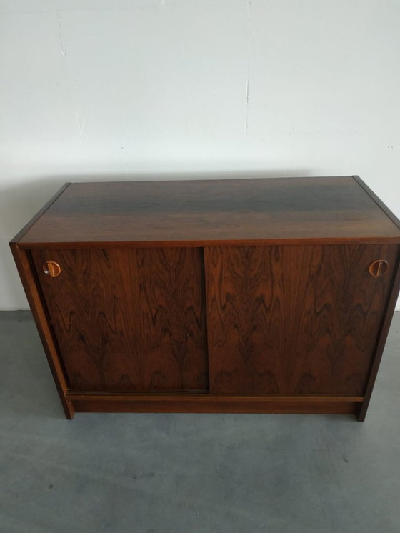 Image 1 of Buffet/armoire murale vintage danoise des années 1970 en palissandre avec portes coulissantes