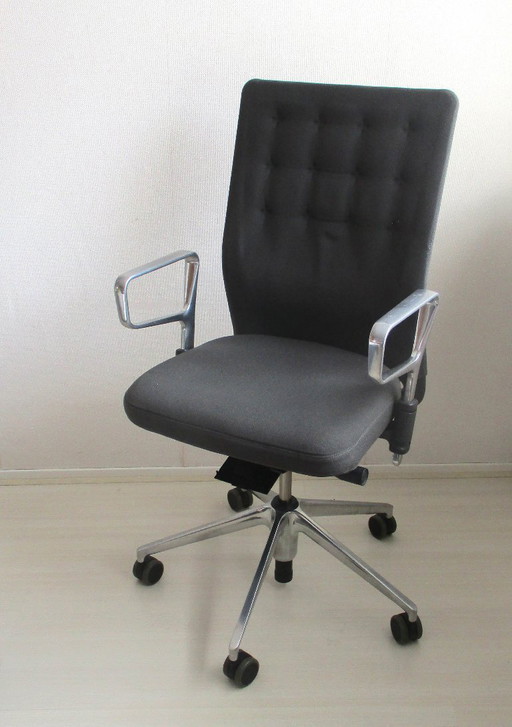 Vitra office chair ID Trim by Antonio Citterio