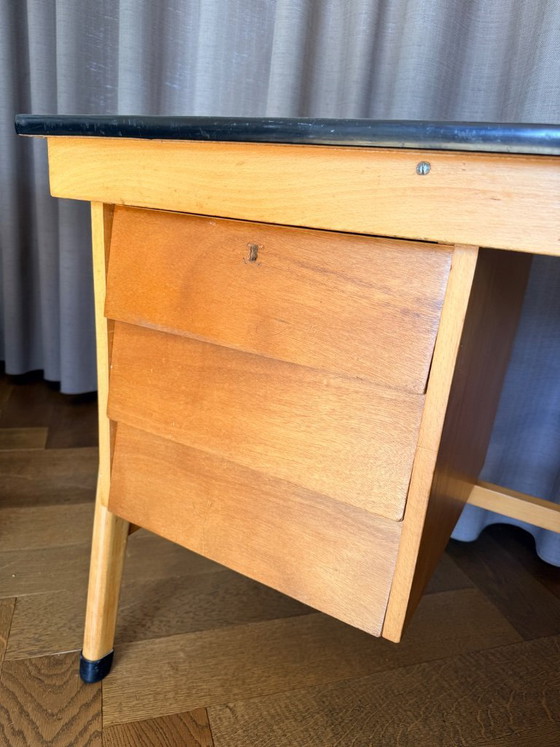 Image 1 of Bureau à tiroirs (pour enfants) des années 1960