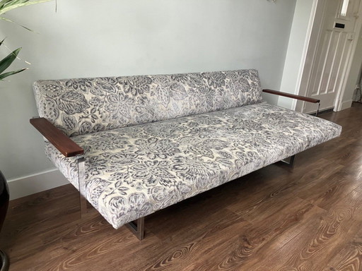 Canapé (couchage) récemment retapissé par Rob Parry pour Gelderland, années 1960.