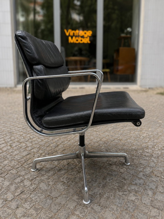 Image 1 of Sedia da ufficio EA207 di Vitra, progettata da Charles e Ray Eames per Herman Miller.