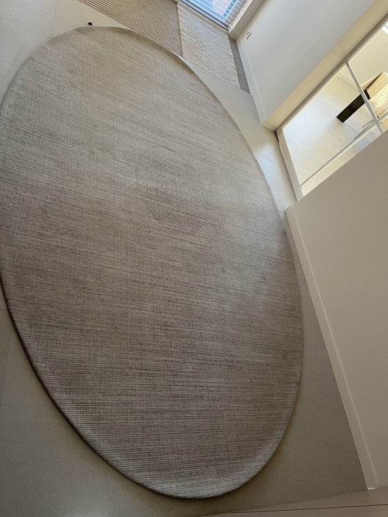 Image 1 of Tapis ovale à vendre, édition limitée