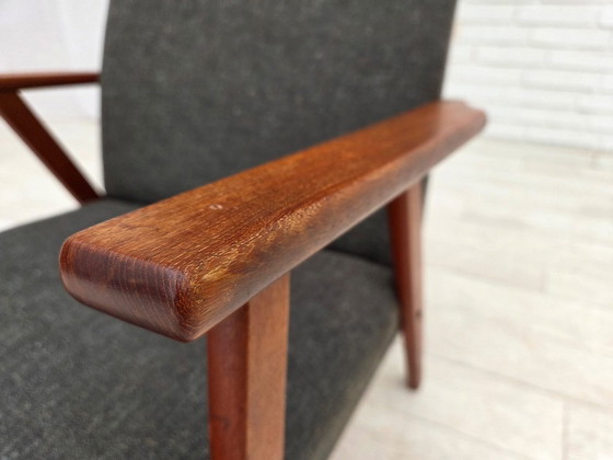 Image 1 of Sillón danés de respaldo alto de la década de 1970, tapizado en tela y madera de teca.