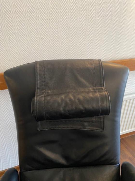 Image 1 of Dos sillones reclinables ajustables Jori Vinci en piel negra.