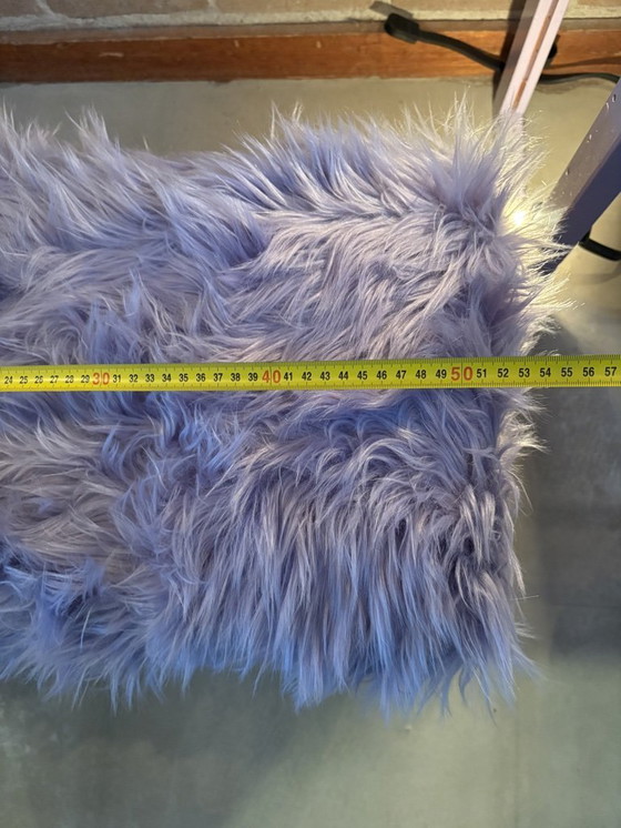 Image 1 of Hocker mit flauschigem Bezug – flippiges Lila/Pink