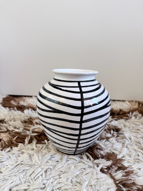 Handmade vintage design studio vase with black and white lines (Sixties), Stone (photo 7 of 7)