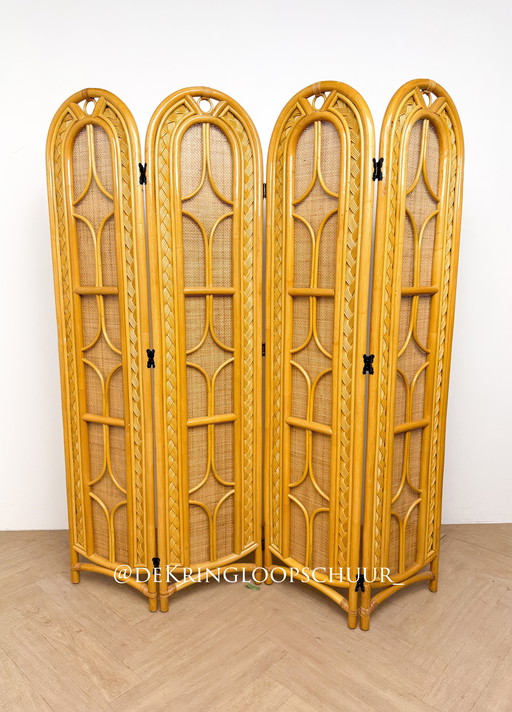 Biombo separador de ambientes vintage de ratán y bambú.