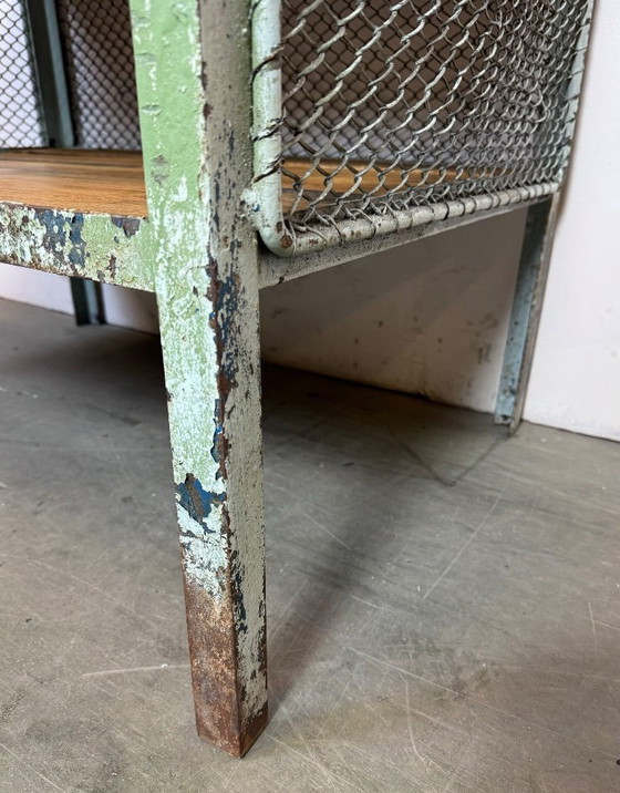 Image 1 of Estantería industrial verde, década de 1960