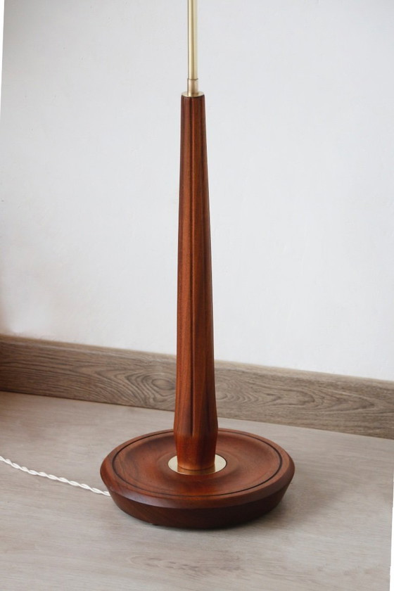Image 1 of Vloerlamp van teak en messing uit de jaren 60 - Vintage verlichting