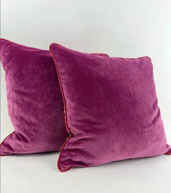 Novità• Cuscini decorativi di lusso realizzati con l'iconico tessuto "Santa Rosa - Multicolore" (F3078001) di (photo 3 of 5)