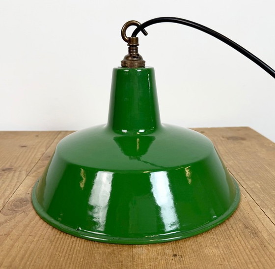 Image 1 of Industriële groene emaille hanglamp van Revo, jaren 1950.