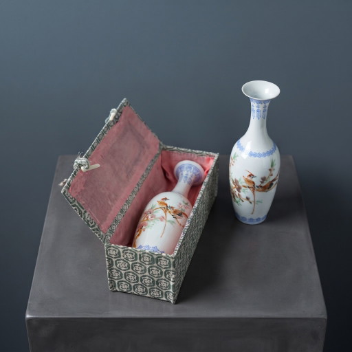Wunderschönes Paar chinesischer Vintage 'Eggshell' Porzellan-Vasen in Originalverpackung – Jingdezhen, 1970er/80er Jahre