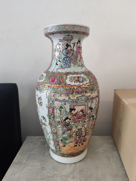 Image 1 of Chinese Republic-era vase (1915–1935) – Guangxu mark – Hzü enamel – Hand-painted Famille Rose – Art Deco