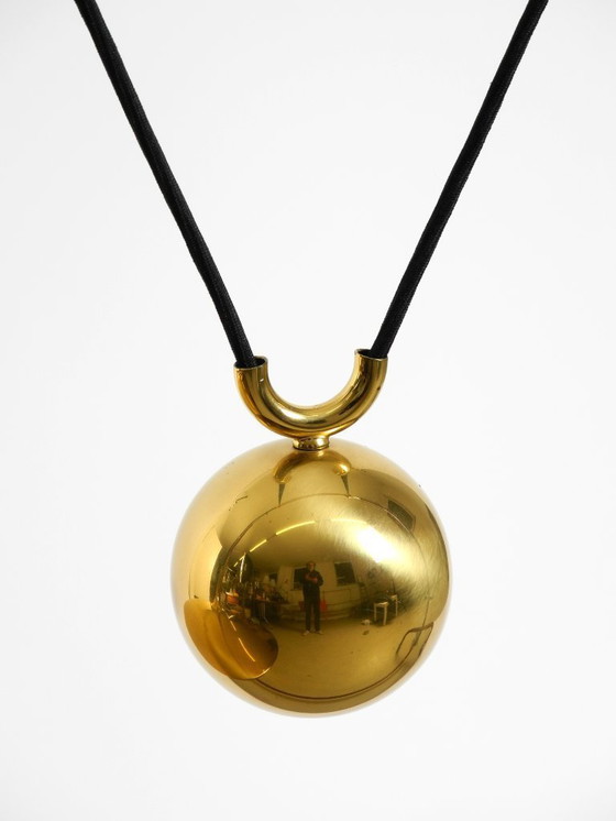 Image 1 of Grande lampada a sospensione originale Florian Schulz Onos 55 in ottone degli anni '80 con sistema di carrucole regolabile