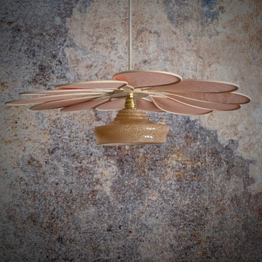 Fleur En Rotin Et Lin Rose Blush Pendant - Luminaires Artisanaux