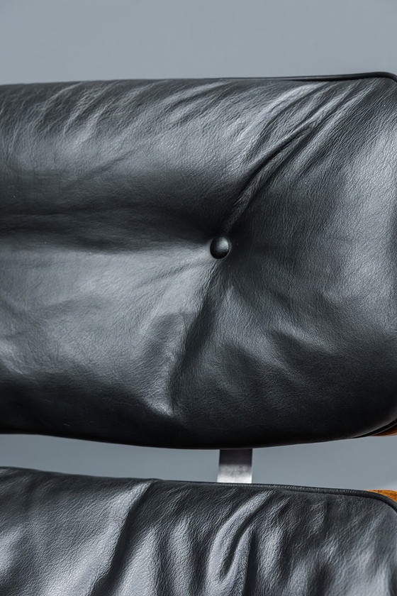 Image 1 of Fauteuil lounge Eames et repose-pieds
