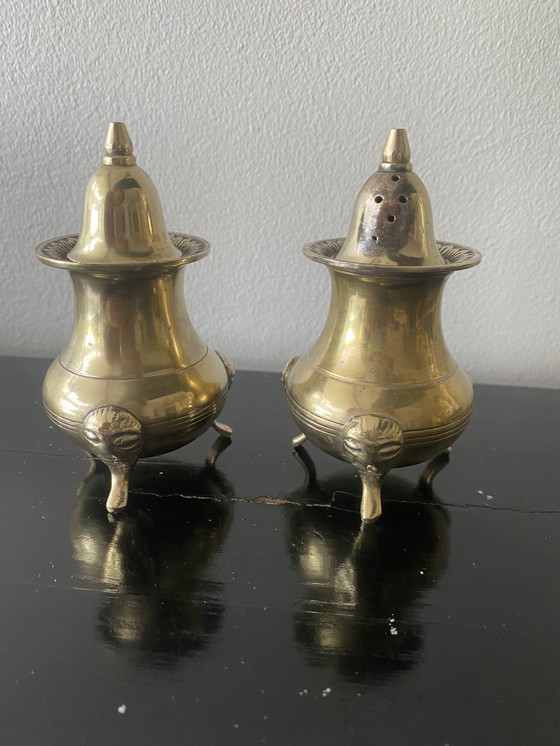 Image 1 of Duo of vintage salt and pepper shakers in silver-plated brass, early 20th century. English provenance