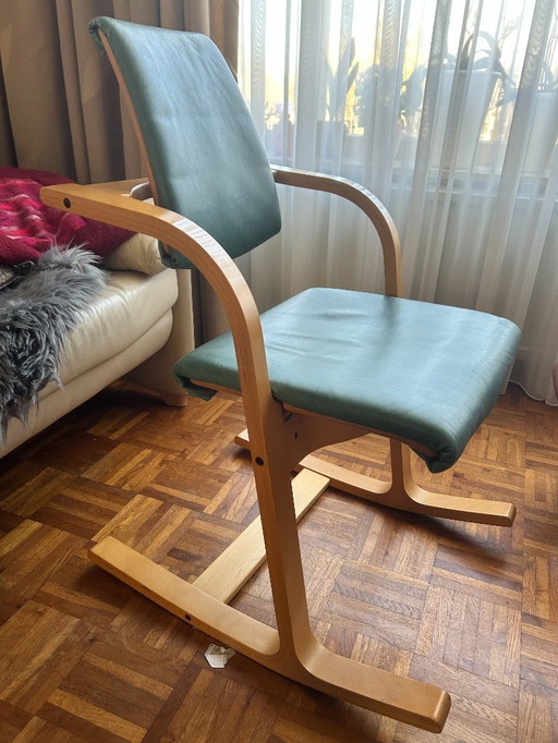 Sedia di design Stokke Actulum del designer Peter Opsvik